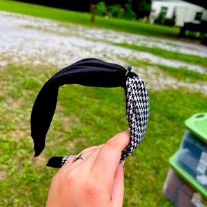 Women headband black and white